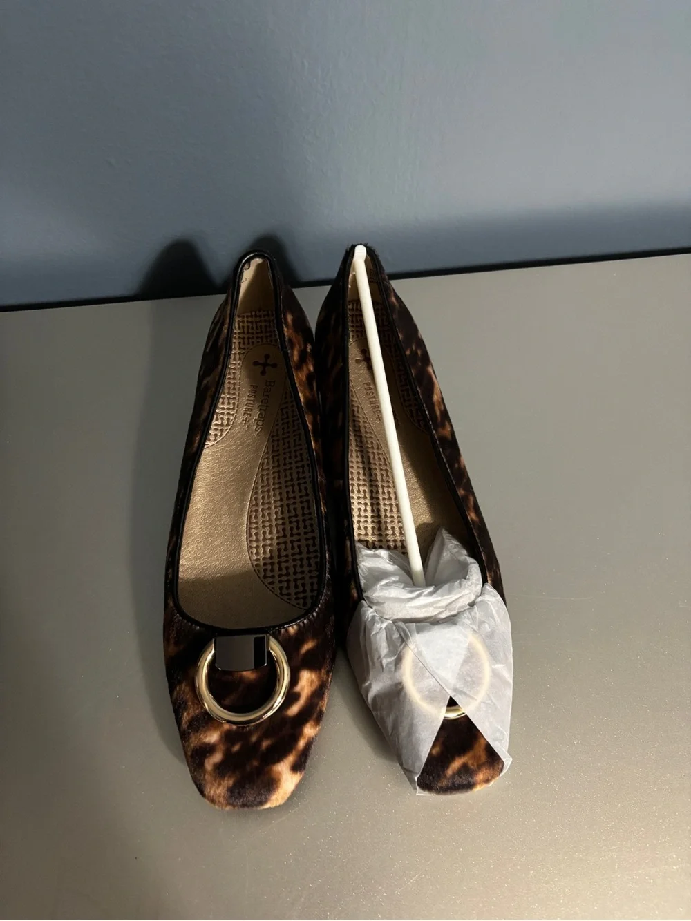 BareTraps Womens Perrie Heel Embellished Flats